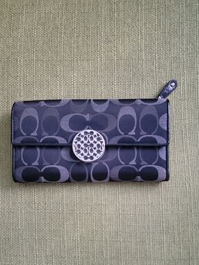 Coach Y2K Black and Gray Signature Jacquard Wallet with Silver Medallion